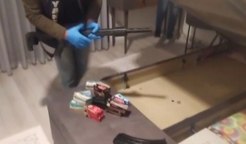 18 kişiyi yıllık kart aidat borcu olduğunu söyleyip, 2 milyon 500 bin TL dolandırdılar; 9 tutuklama