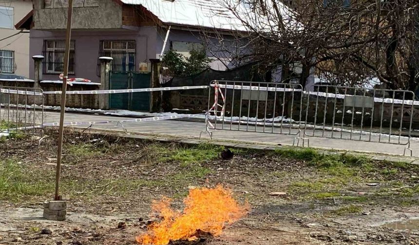 Altı gündür yanan metan gazının başından biran bile ayrılmıyorlar