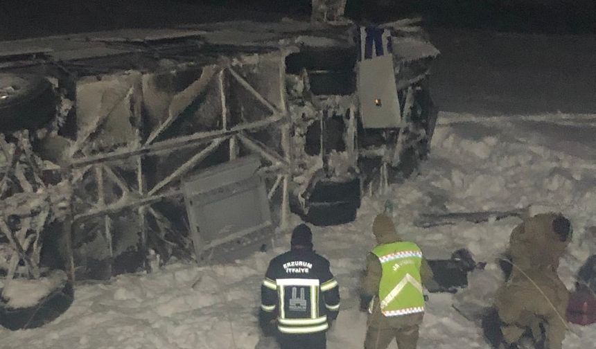 Erzurum'da Yolcu Otobüsü Devrildi: 38 Yaralı