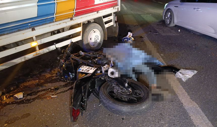 Ters Yönde Giden Kamyonet Motosikletle Çarpıştı: 19 Yaşındaki Genç Hayatını Kaybetti