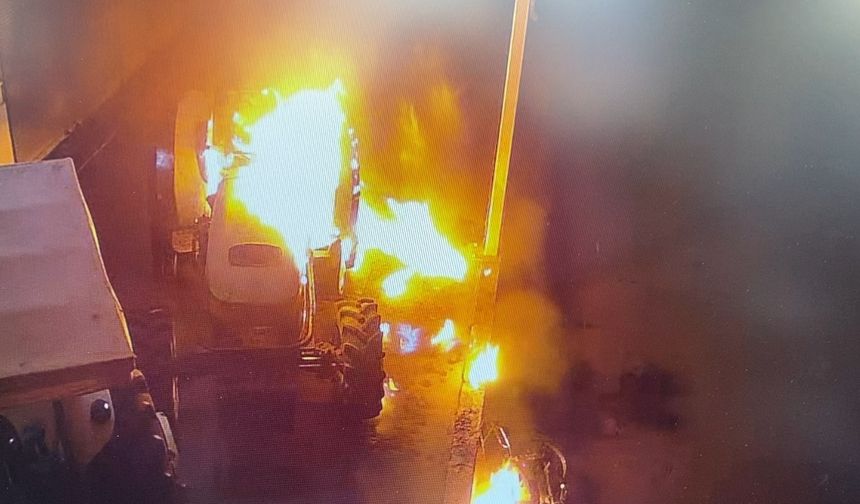 Traktörü Ateşe Veren Şüpheli Kendi Üzerini Yaktı