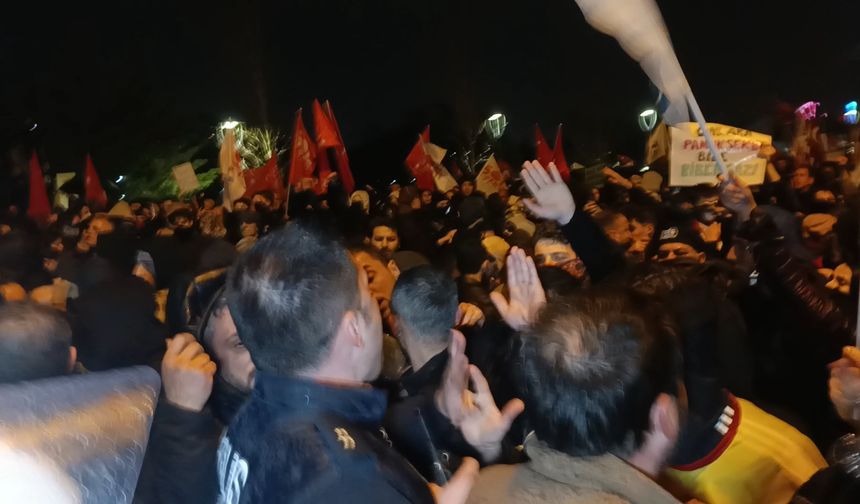 Bursa'da 'İmamoğlu' gerginliği; CHP İl Başkanı gözünden yaralandı, çok sayıda gözaltı var