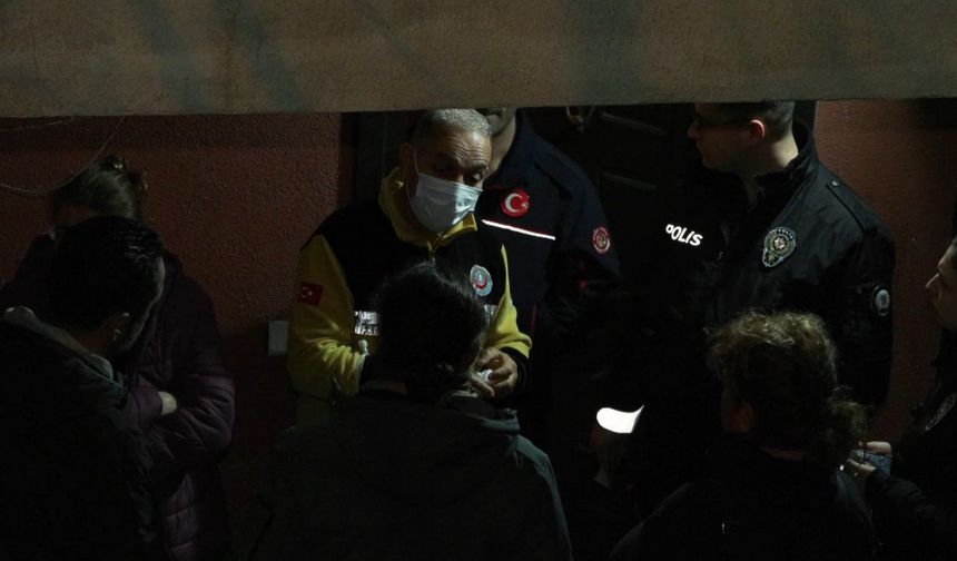 Emekli öğretmen evinde ölü bulundu