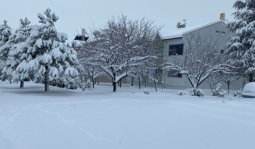 Erzincan’da Yoğun Kar Yağışı Nedeniyle Eğitime Ara Verildi!