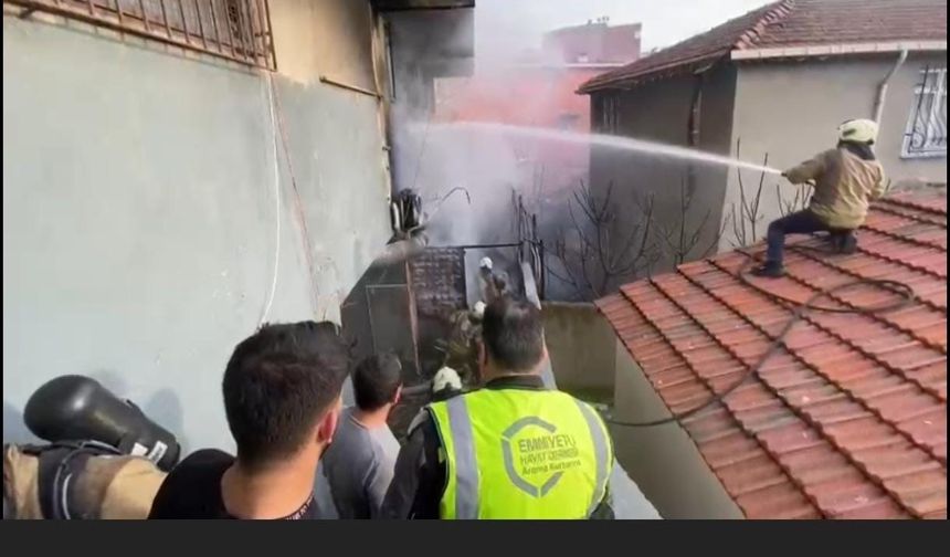 Beyoğlu’nda 4 katlı binada korkutan yangın