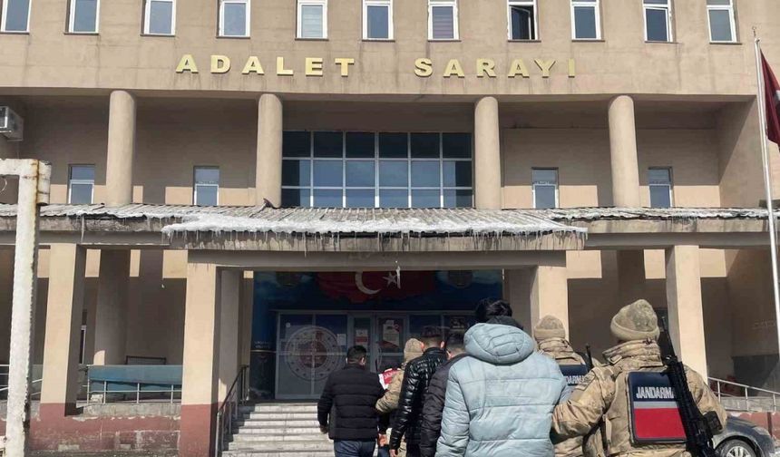 Hakkari jandarması dolandırıcılık şebekesini çökertti: 5 gözaltı
