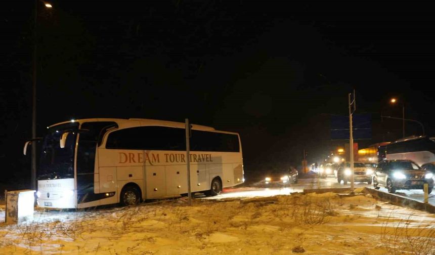 Refüjde parça toplayan kişiye otobüs çarptı