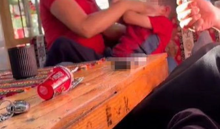 Vicdansız anne çocuğunu döverken cep telefonu kamerasına yansıdı