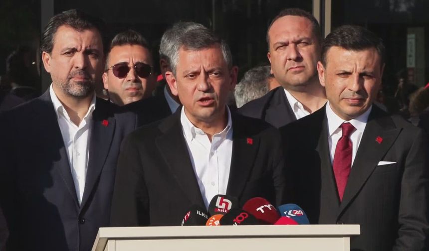 Siyasi isimler, Sırrı Süreyya Önder'i hastanede ziyaret etti
