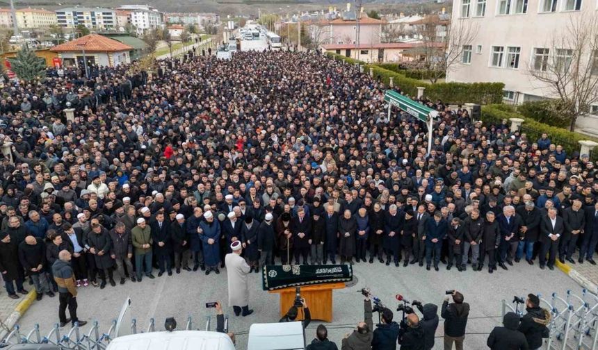 Erzincan’ın manevi önderlerinden Hüseyin Avni Reyhan son yolculuğuna uğurlandı