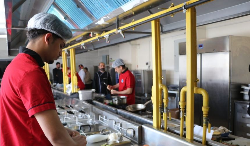 Ödüllü yemek yarışmasında coğrafi tescilli ürünleri sergilediler