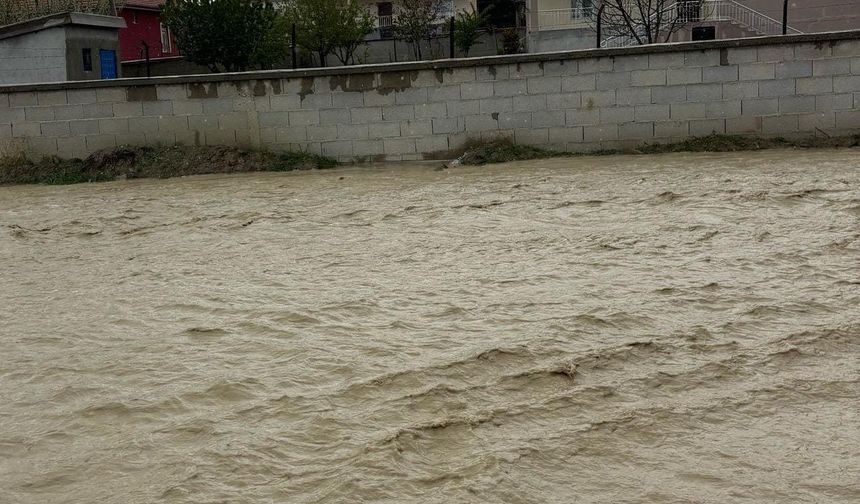 Yağmur Dualar Hemen Kabul Oldu, Sel Geldi