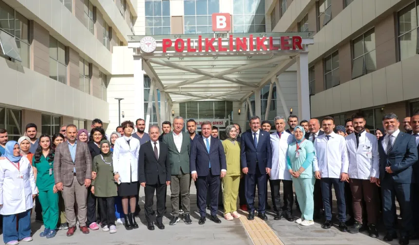 Cevdet Yılmaz, Erzincan'da Hastaneyi Ziyaret Etti