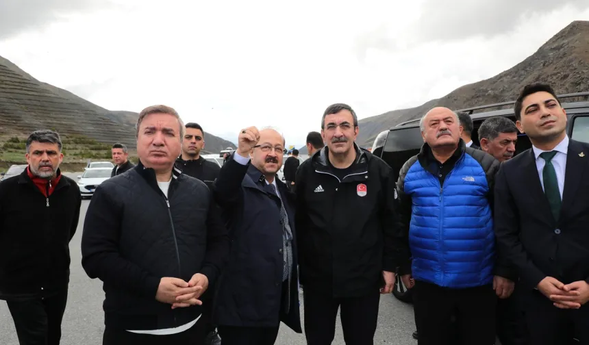 Erzincan Sakaltutan Geçidi Tünel Projesi Yerinde İncelendi