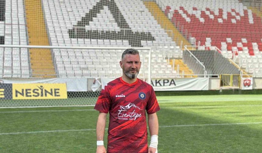 Erzincan'da Başkan, Teknik Direktör ve Futbolcu Aynı Kişi!