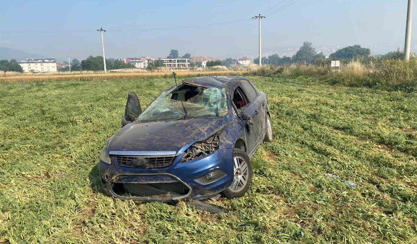 Bursa’da kontrolden çıkan otomobil tarlaya uçtu