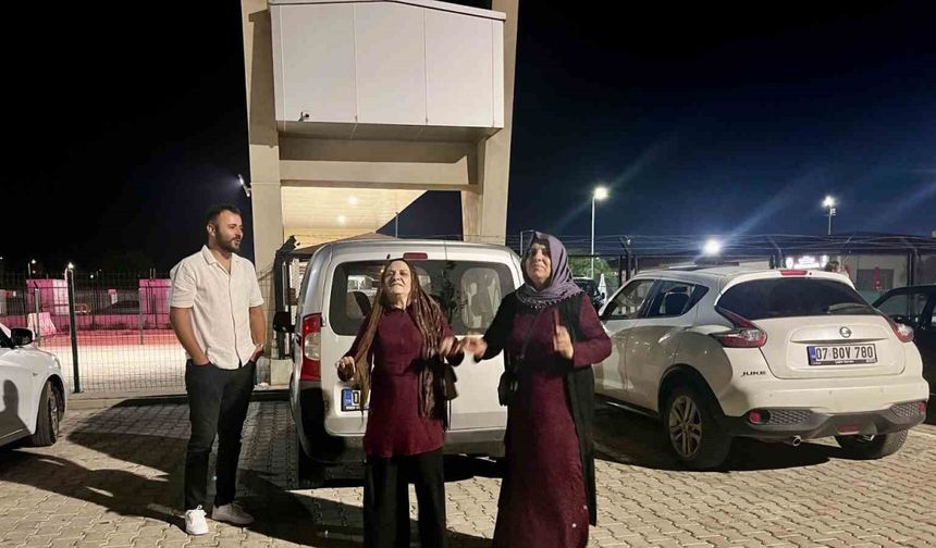 Cezaevi Önlerinde Sevinç Gözyaşları ve Halaylar