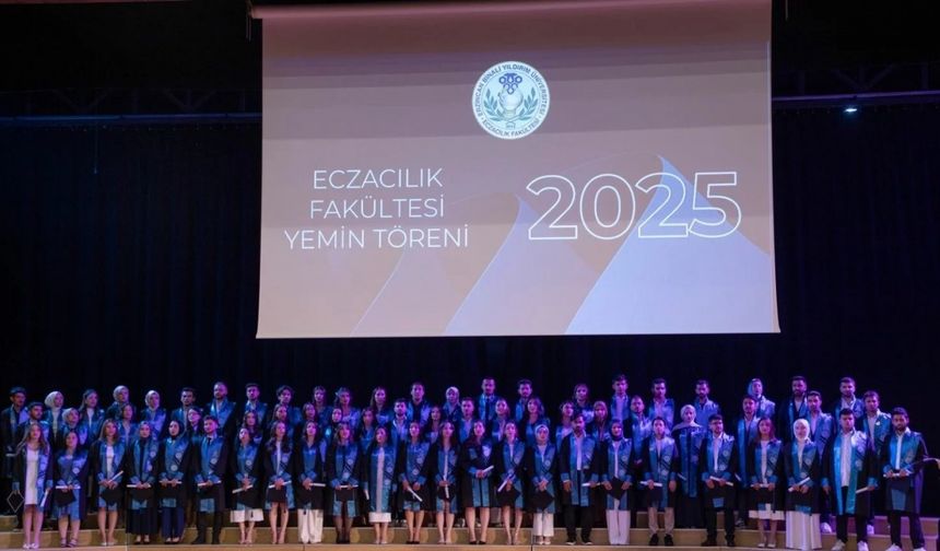Eczacılık Fakültesi mezunları yemin etti