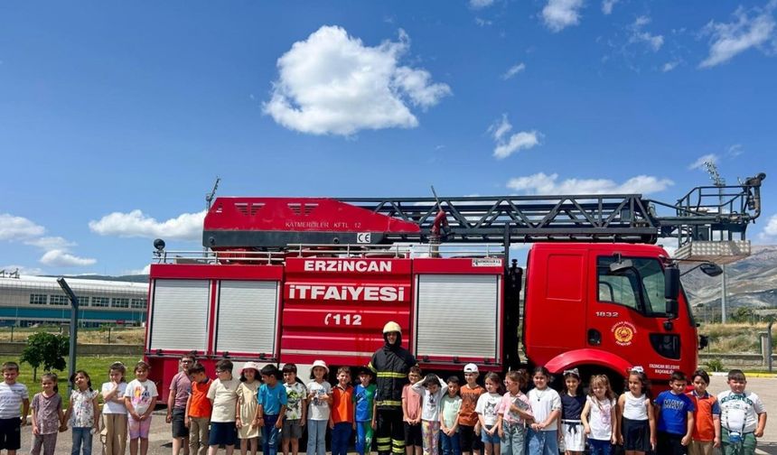 Erzincan İtfaiye Müdürlüğü minik öğrencileri ağırladı