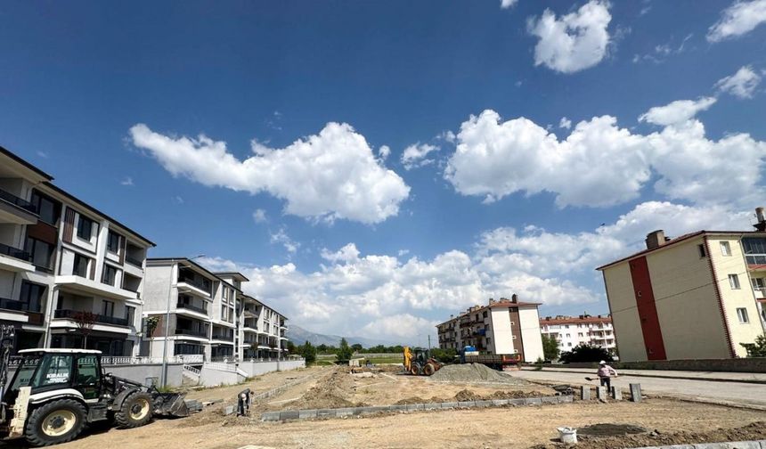 Yunus Emre Mahallesi’nde yeni çocuk parkı yapımına başlandı