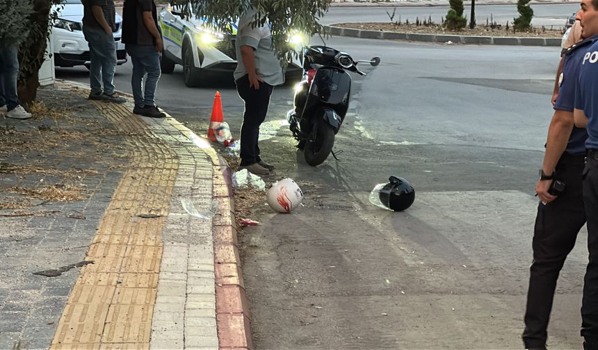 Kaldırıma çarpan motosikletin sürücüsü ağır yaralandı