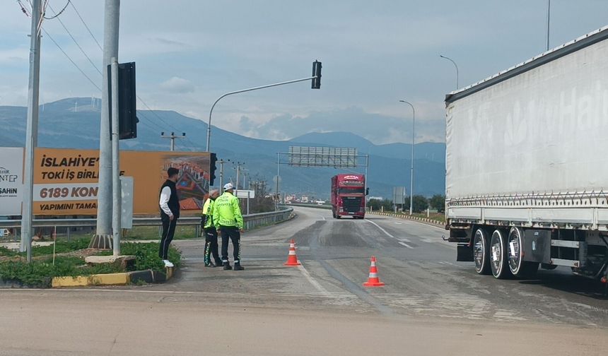 İslahiye’de TIR ile otomobil çarpıştı: 2 kişi yaralandı!