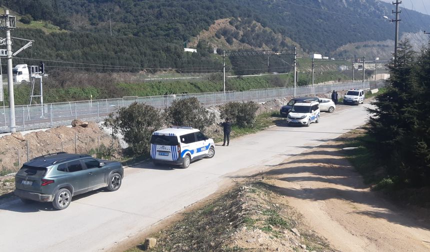 Trenin çarptığı yaya hayatını kaybetti