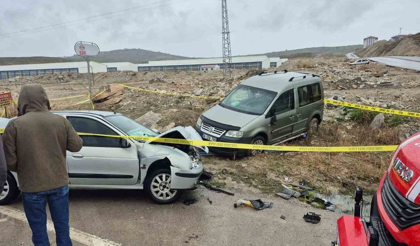 Feci Kaza: Yağmur Kayganlaştırdı, 1 Ölü 5 Yaralı