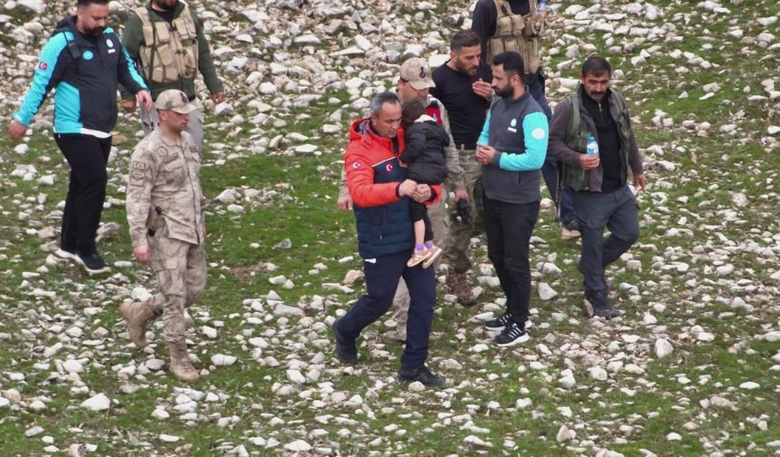 AFAD zamanla yarıştı: Siirt'te kaybolan 3 yaşındaki kız çocuğundan müjdeli haber
