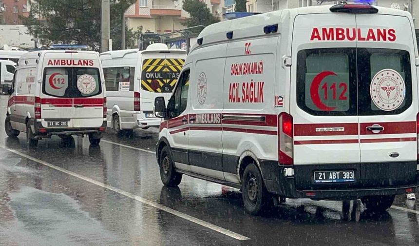 Esnaf Kavgası: Silah, Bıçak ve Taşların Kullanıldığı Olayda 3 Kişi Yaralandı