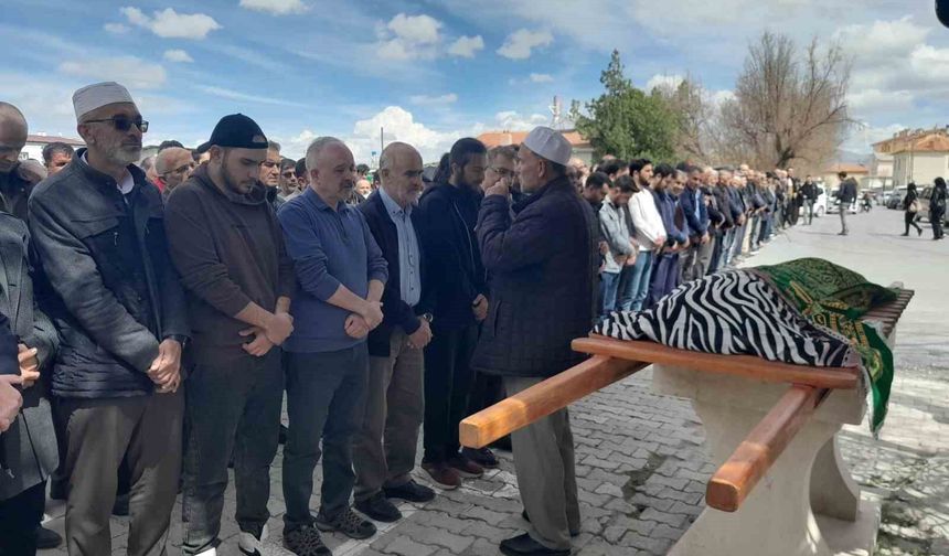 Feci kazada hayatını kaybeden 6 yaşındaki Bilge Mila Soylu Konya’da toprağa verildi