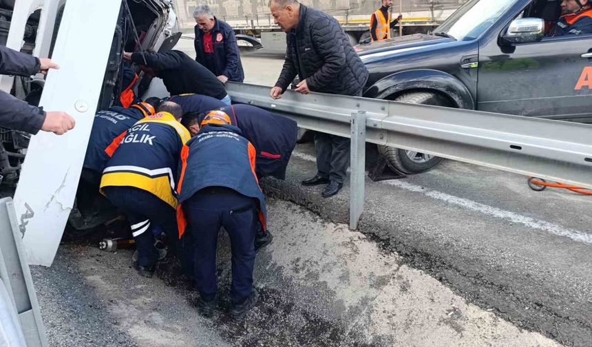 Gümüşhane’de Tır Kazası: Virajı Alamayan Araç Yan Yattı