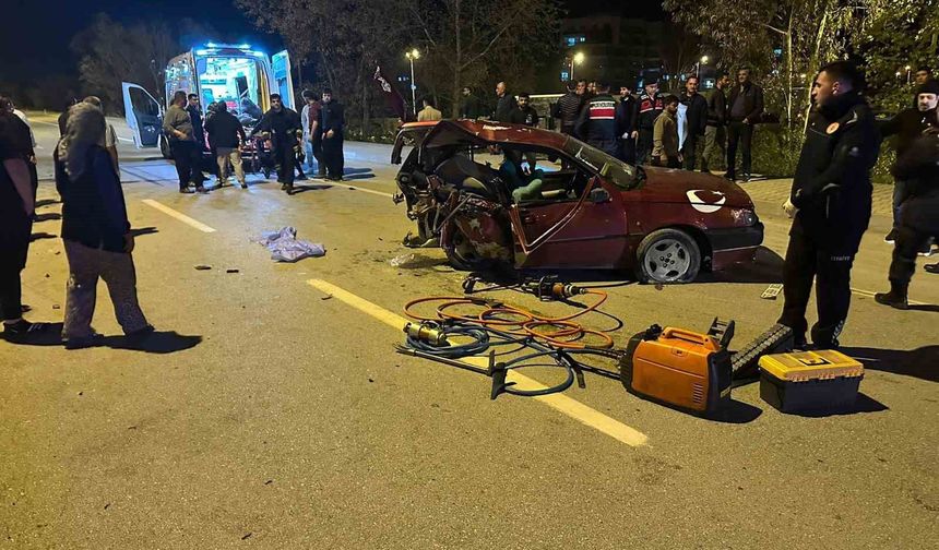 İki Araç Çarpıştı: Ağır Yaralı Yolcu Hayatını Kaybetti