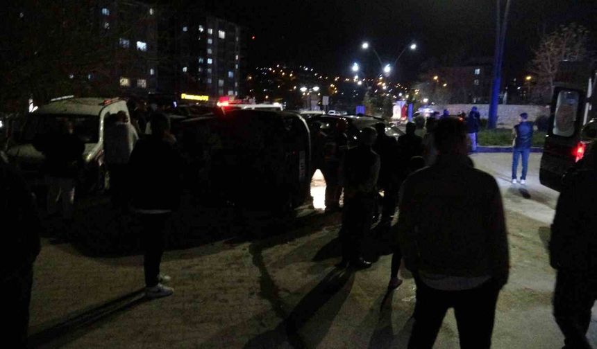 Kavşakta Feci Trafik Kazası: 2 Araç Çarpıştı, 4 Kişi Yaralandı