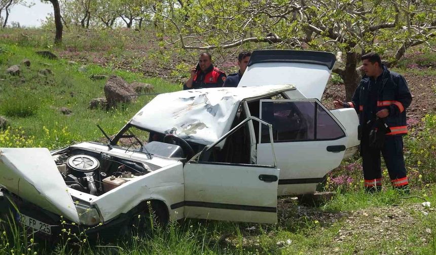 Kontrolden çıkan Tofaş fıstık tarlasına girdi: 4 yaralı
