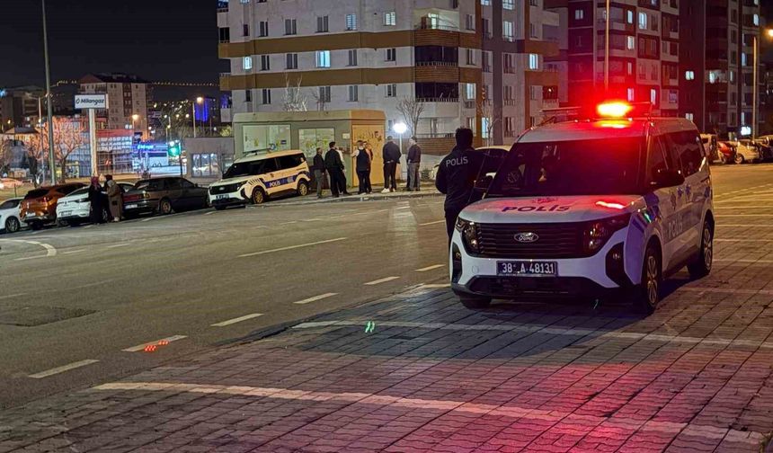 Melikgazi’de Bıçaklı Kavga: 4 Kişi Yaralandı, Şüpheliler Aranıyor