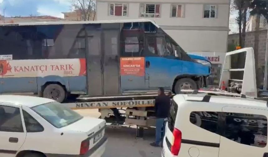 Minibüs kamyonetle çarpıştı: 5 yaralı