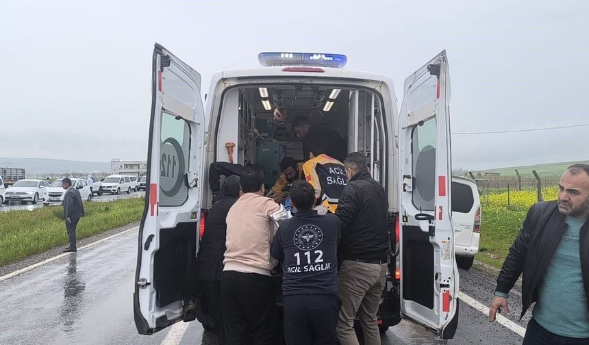 Otomobil ile Kamyonet Çarpıştı, 2 Kişi Hayatını Kaybetti