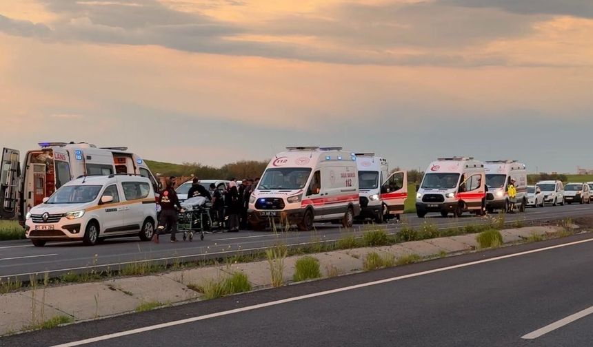Otomobil takla attı: Aynı araçta bulunan 7’si çocuk 10 kişi yaralandı