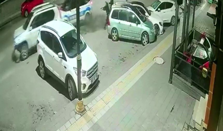 Polisin 'dur' ihtarına uymayan sürücü, ortalığı savaş alanına çevirdi