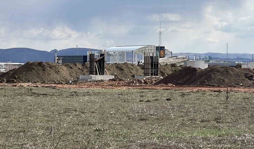 Sivas’ta fabrika inşaatında acı ölüm: Beton pompası kolunun çarptığı genç işçi hayatını kaybetti