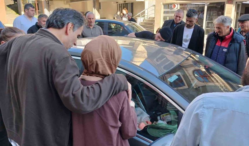3 Aylık Bebek İçeride Kilitli Kaldı