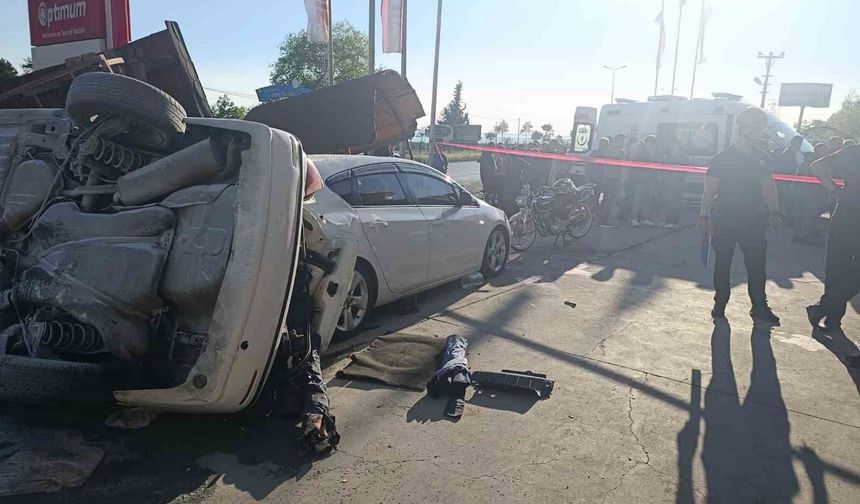 Akaryakıt istasyonuna dalan otomobil dehşet saçtı: 5'i çocuk 6 yaralı
