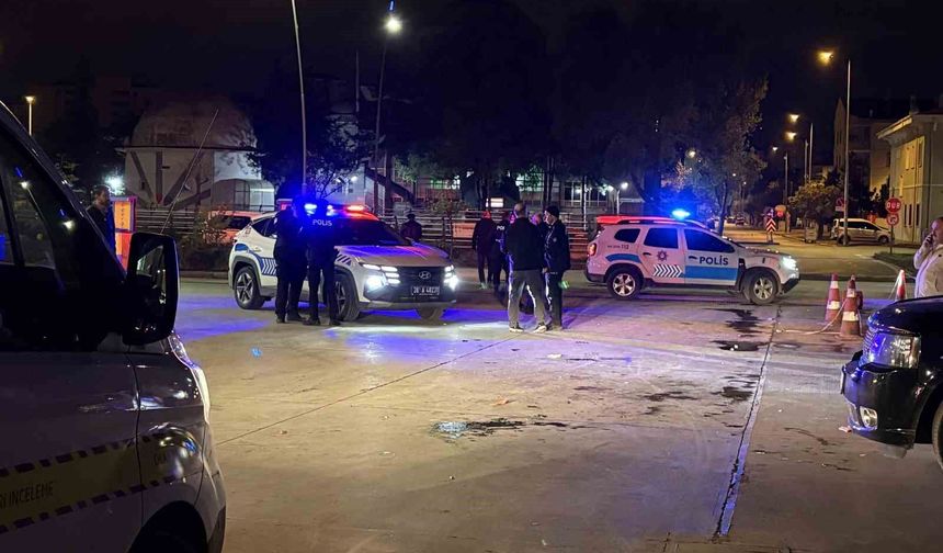 Akaryakıt istasyonunda bıçaklı kavga: 1 ölü, 2 yaralı
