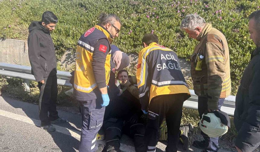 Bakırköy'de kamyonete çarpan motosikletli yaralandı