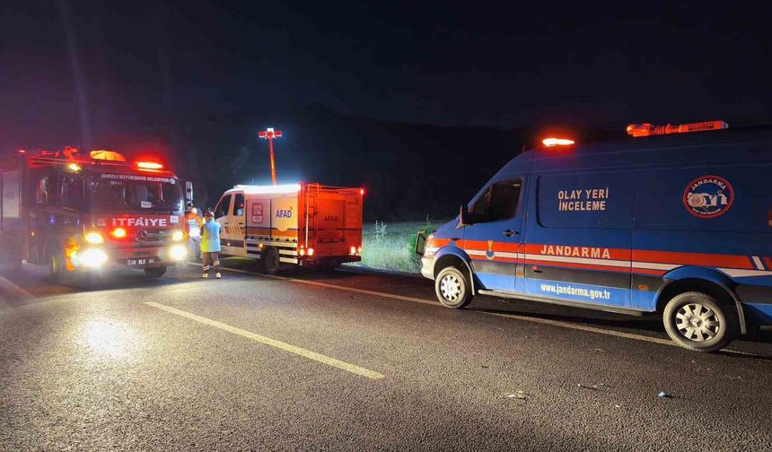 Bariyerlere çarpan yolcu otobüsü alev aldı: 3 ölü, 20 yaralı