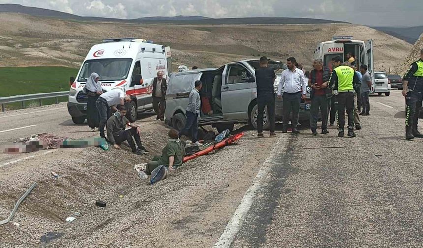 Bayram Yolunda Acı Kaza: Sivas’ta Minibüs Devrildi, 1 Kişi Öldü, 8 Kişi Yaralandı