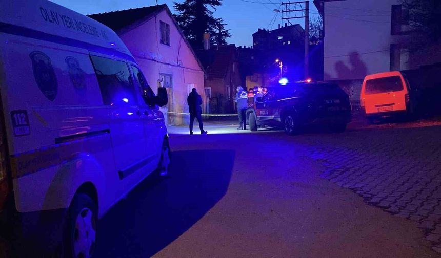 Boşanma aşamasındaki eşinin evine tabancayla ateş açtı