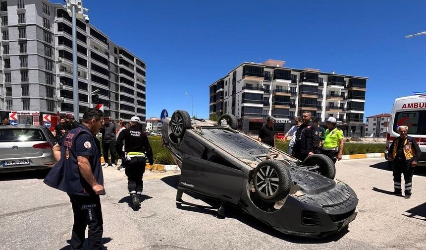 Elazığ'da kaza yapan otomobil ters döndü: 2 yaralı