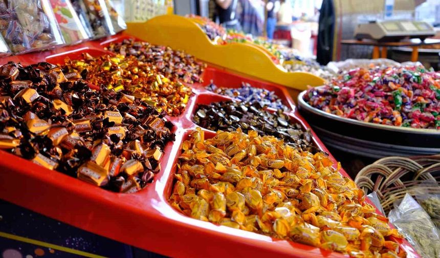 Erzincan'da bayram şekerleri tezgahlardaki yerini aldı